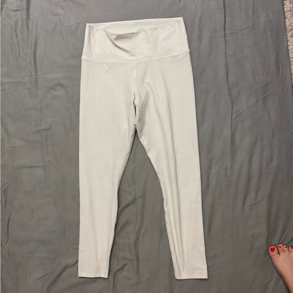 ✨ Aritzia High-Waist Leggings – Size L – Soft White